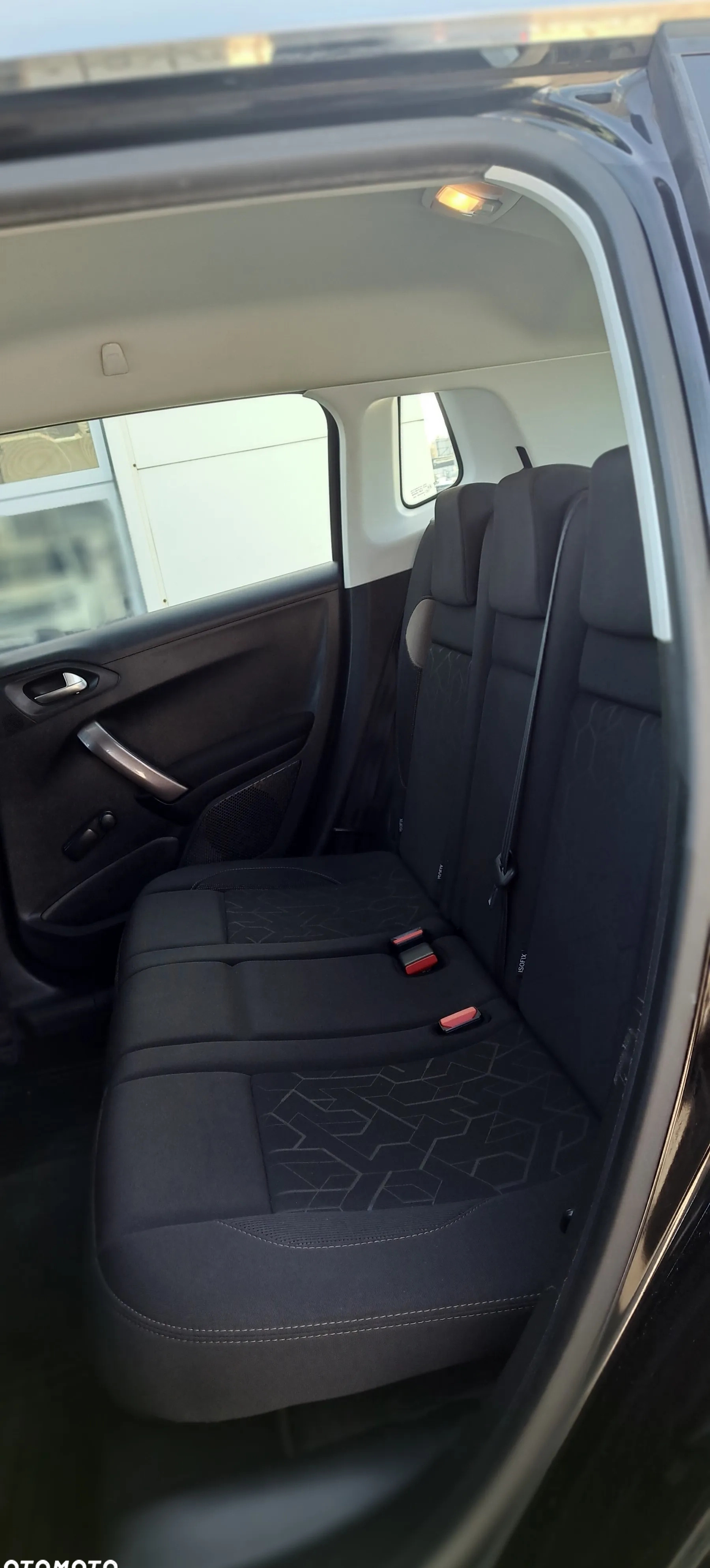Peugeot 2008 cena 37777 przebieg: 128700, rok produkcji 2015 z Rumia małe 79